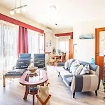 200m To Family House With Garden At Super Location * بالاتونفوريد