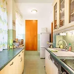 200m To Family House With Garden At Super Location شقة *