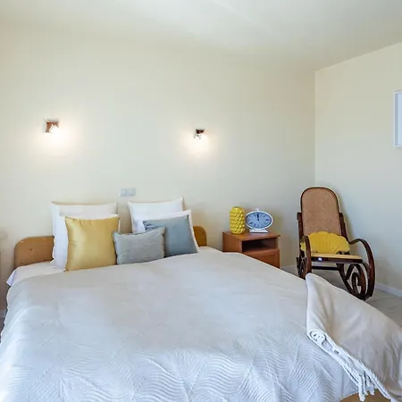 公寓 200m To Family House With Garden At Super Location *