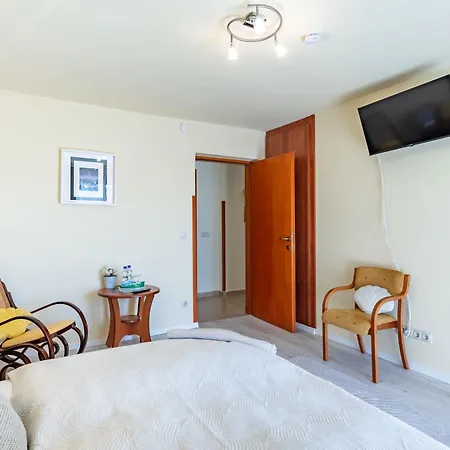 200m To Family House With Garden At Super Location 巴拉顿菲赖德