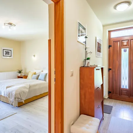 200m To Family House With Garden At Super Location Apartament *