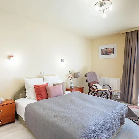 200m To Family House With Garden At Super Location 巴拉顿菲赖德