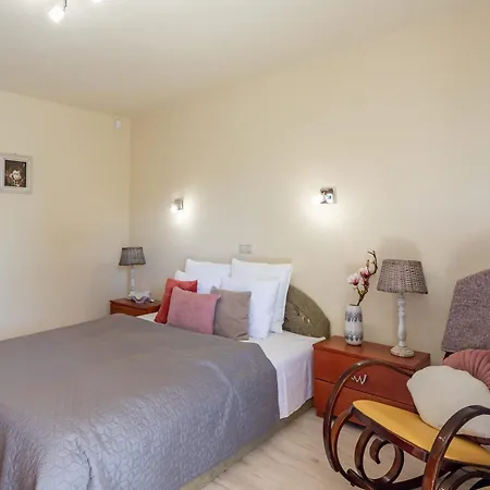 公寓 200m To Family House With Garden At Super Location