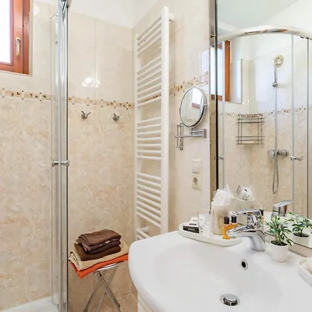 公寓 200m To Family House With Garden At Super Location *