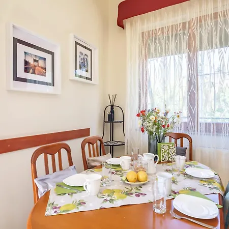 公寓 200m To Family House With Garden At Super Location *