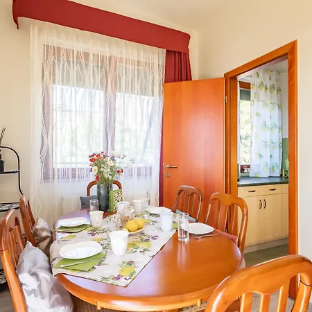 公寓 200m To Family House With Garden At Super Location *