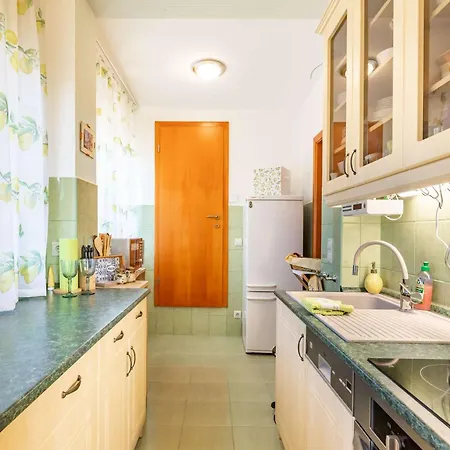 200m To Family House With Garden At Super Location 公寓 *
