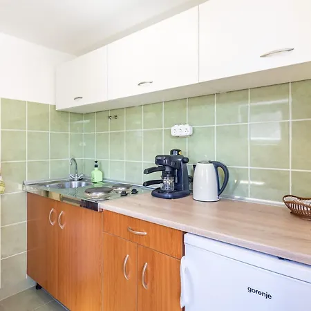 公寓 200m To Family House With Garden At Super Location *