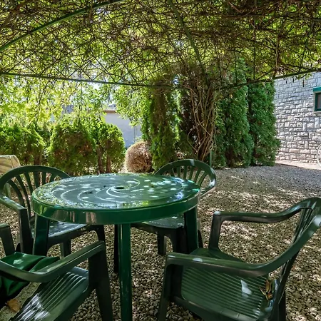 200m To Family House With Garden At Super Location 公寓