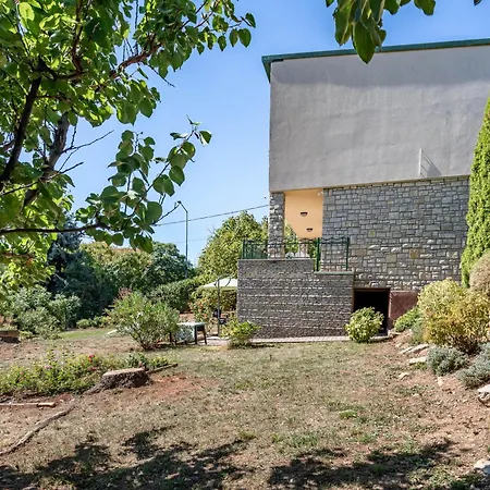 公寓 200m To Family House With Garden At Super Location *