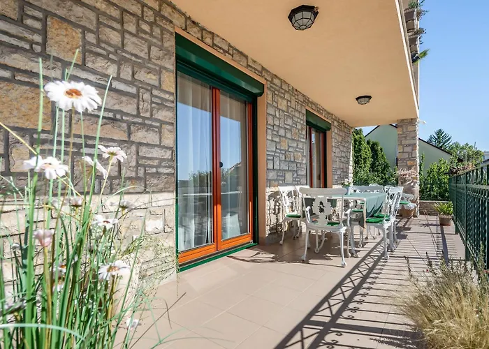 Apartment 200m To Family House With Garden At Super Location