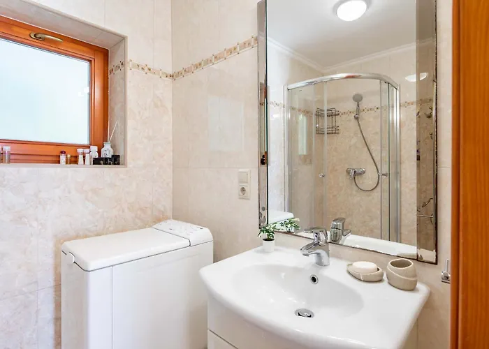 200m To Family House With Garden At Super Location Apartament