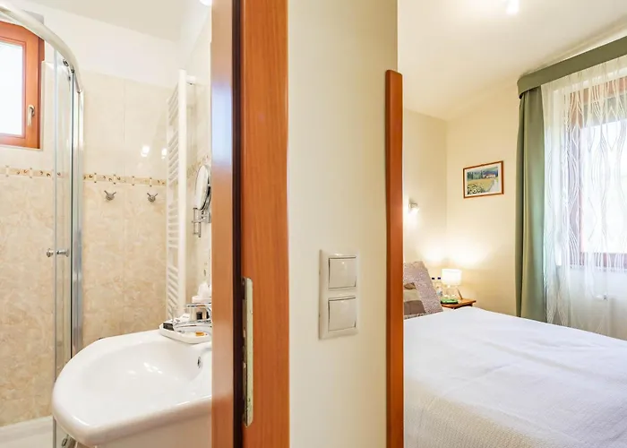 Apartment 200m To Family House With Garden At Super Location