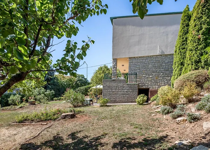 Apartment 200m To Family House With Garden At Super Location *